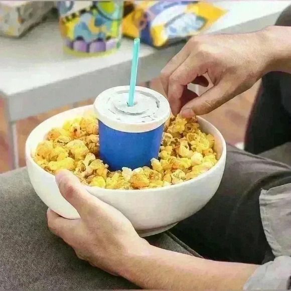 NIB/NWT: DOWAN Holiday Centerpiece Serving Bowls, 9.5” White Ceramic, 2 pack. - Picture 8 of 13